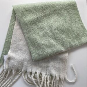 NWT Laundry by Design large Scarf pastel green and ivory